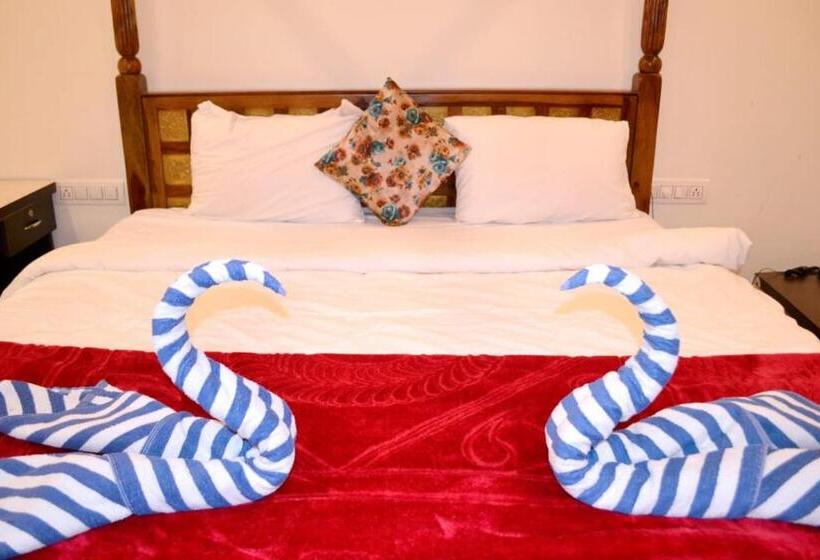 家庭间, Rudraksh Hotel & Restaurant