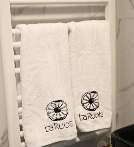 سوئیت با وان آب گرم, La Ruota Hotel Sharr
