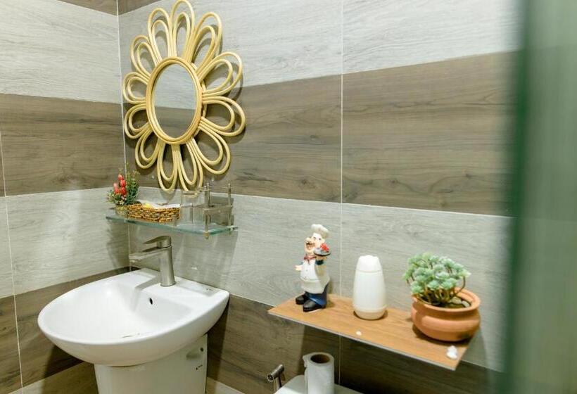 اتاق استاندارد چهار تخته, Thành Tính Hotel   Khách Sạn Phú Yên