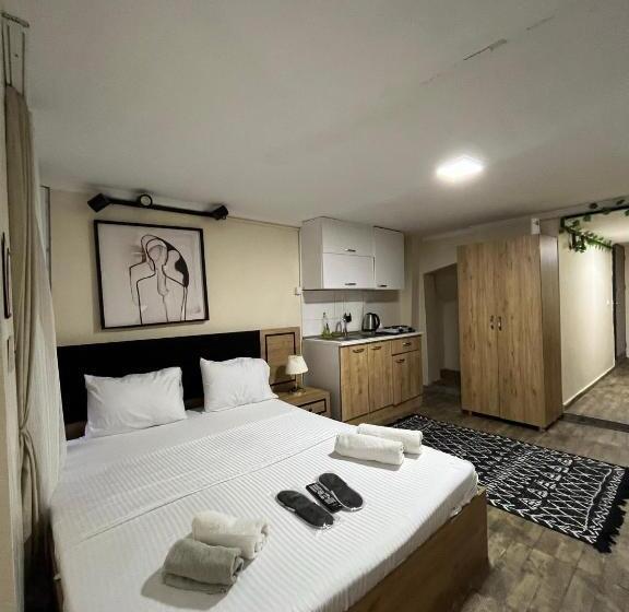 Трехместный Номер Стандарт Вид на Сад, Taksim Nikea Suites 80