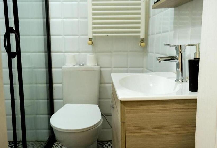 Трехместный Номер Стандарт Вид на Сад, Taksim Nikea Suites 80