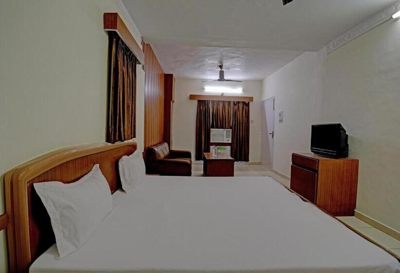 Трехместный Номер Классика, Oyo Hotel Friday S