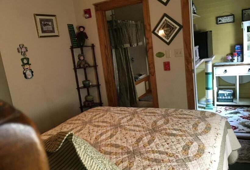 Хижина, All Seasons Inn