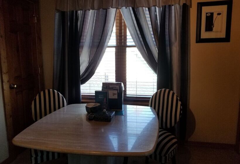 Family Suite, All Seasons Inn