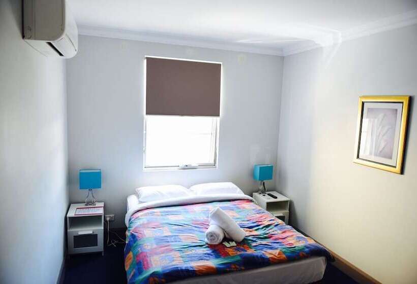 스탠다드 룸 공동 욕실, The Emperors Crown Hostel