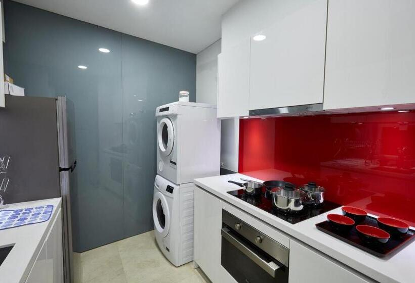 2 Bedroom Apartment with Views, Luxury Apartment Near Klcc & City Center