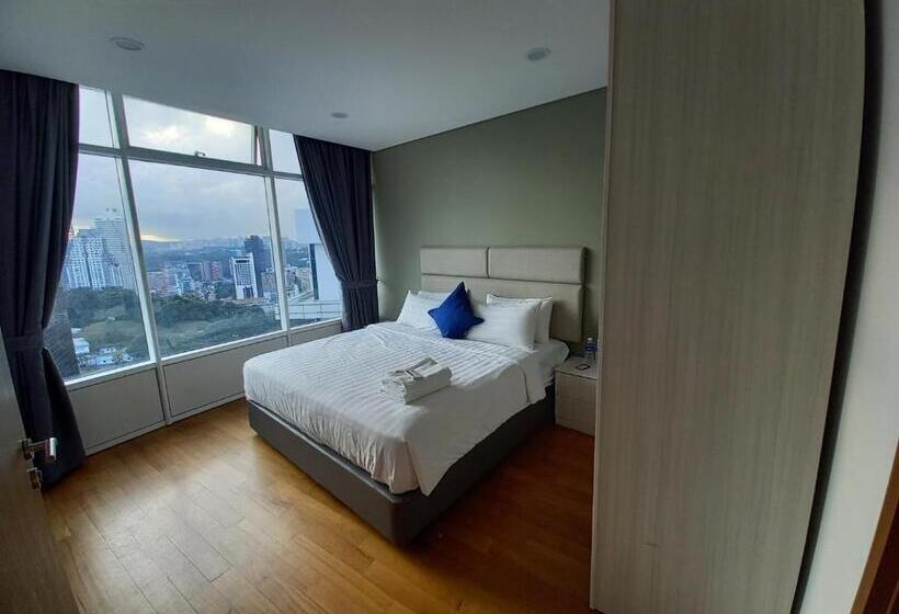 2 Bedroom Apartment with Views, Luxury Apartment Near Klcc & City Center