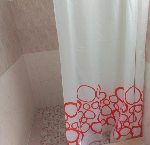חדר דלוקס, Cronin Residence