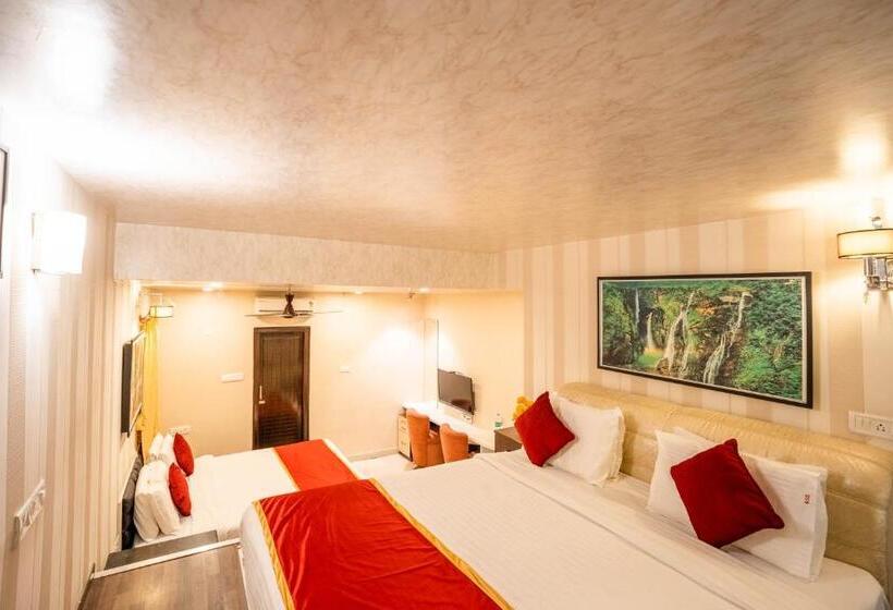 Апартаменты 3 Спальни, Seasons Suites   Koramangala