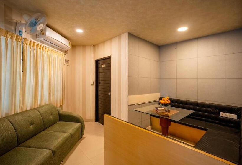 Апартаменты 3 Спальни, Seasons Suites   Koramangala