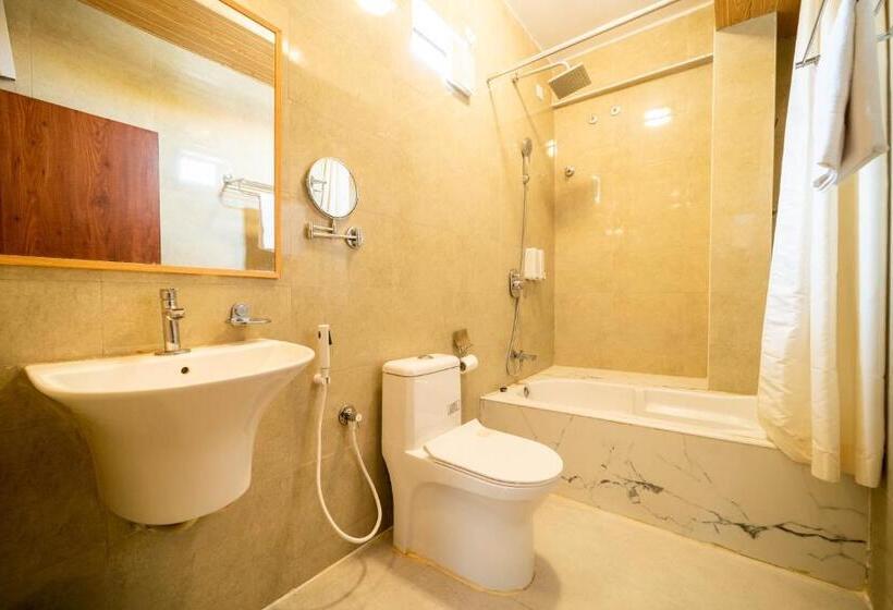 Номер Стандарт Трехместный, Seasons Suites   Koramangala