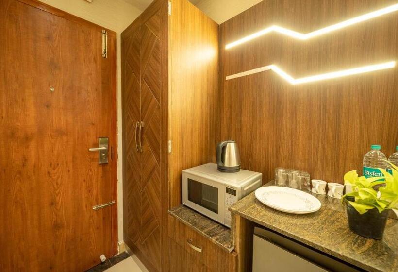 Номер Стандарт Трехместный, Seasons Suites   Koramangala
