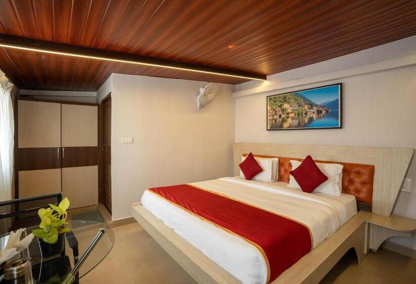 Трехместный Номер Deluxe, Seasons Suites   Koramangala