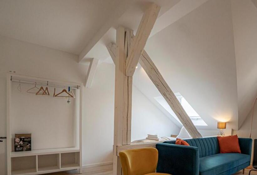 Люкс Deluxe Кровать Кинг, Künstlerzimmer Im Kulturhaus Häselburg