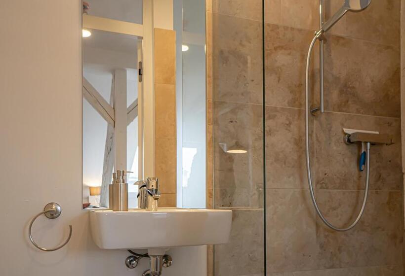 Люкс Deluxe Кровать Кинг, Künstlerzimmer Im Kulturhaus Häselburg