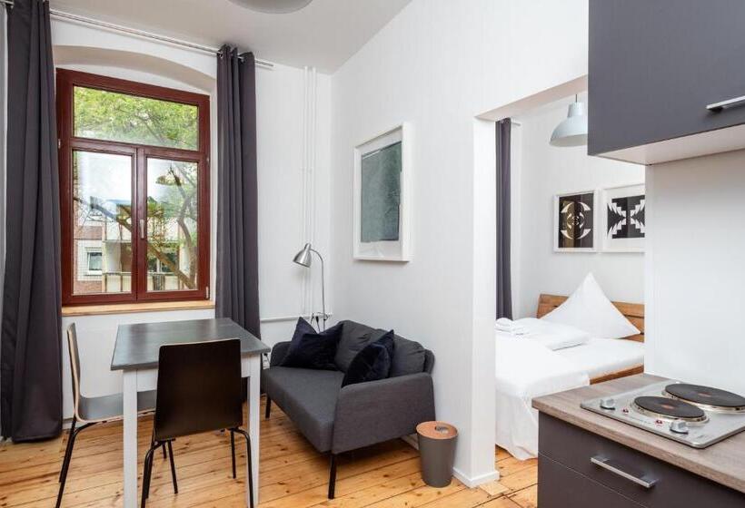 Студия Стандарт, Künstlerzimmer Im Kulturhaus Häselburg