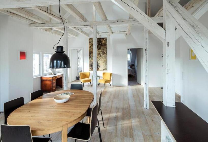 Люкс Повышенной Комфортности, Künstlerzimmer Im Kulturhaus Häselburg