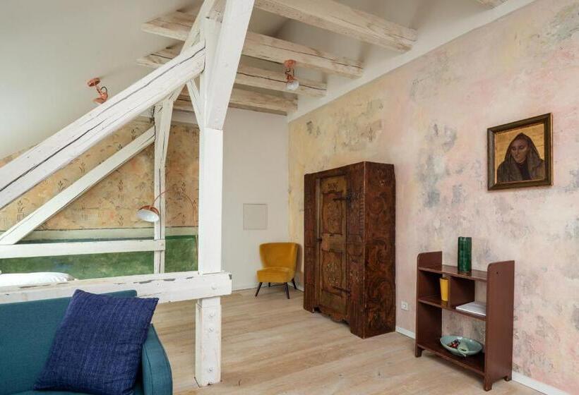 Люкс Deluxe Кровать Кинг, Künstlerzimmer Im Kulturhaus Häselburg