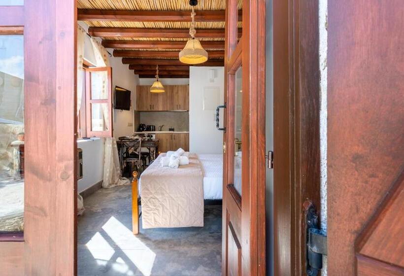 标准间, Stone Court Boutique Studios