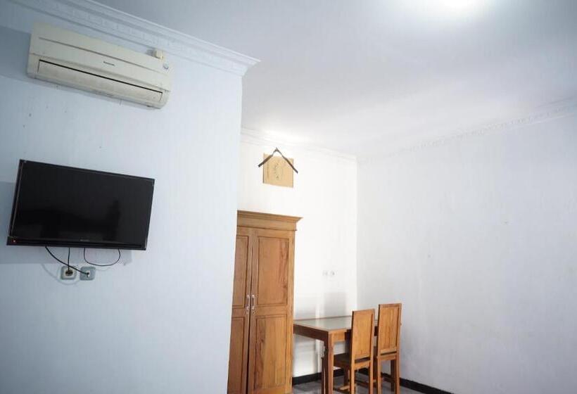 Номер Deluxe, Oyo Life 92886 Rumah Nyaman Radhika 2 Syariah