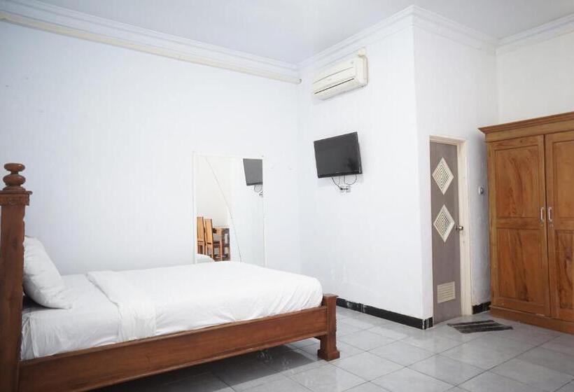Номер Deluxe, Oyo Life 92886 Rumah Nyaman Radhika 2 Syariah