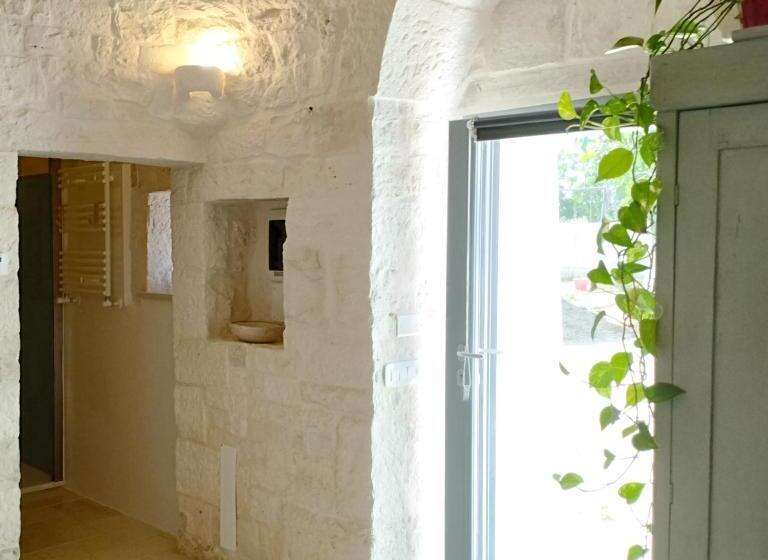 اتاق استاندارد با وان آب گرم, Nostos Trulli