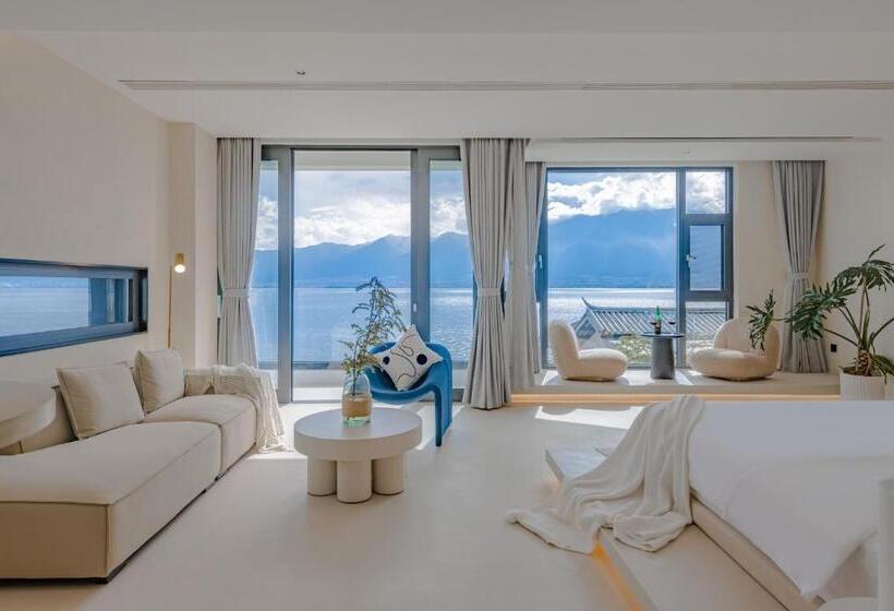 Suite with lake view, Dali Oriental Seaview Hotel  Dali Erhai