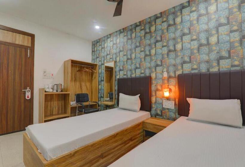 Трехместный Номер Классика, Oyo 81273 Hotel Krishna Inn