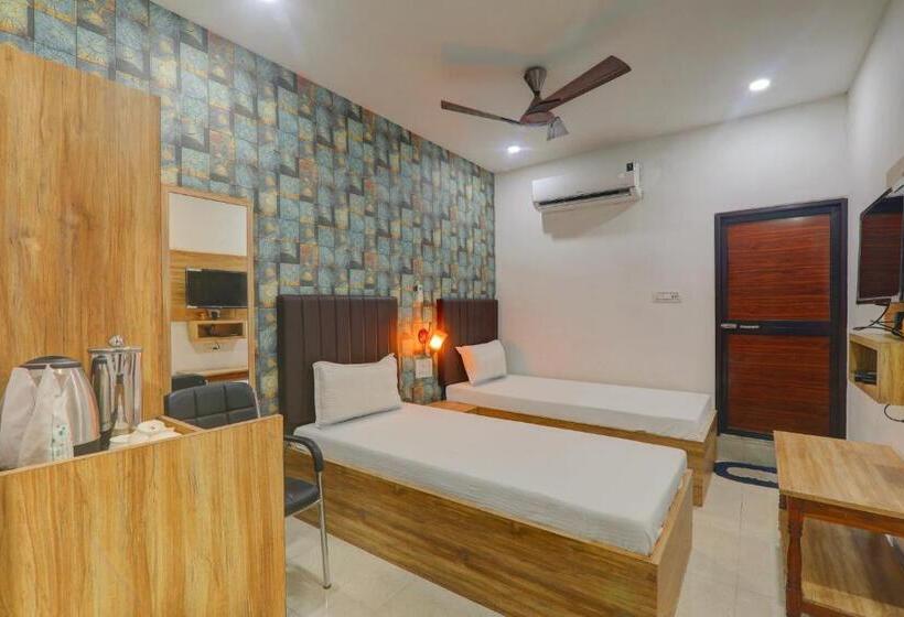 Трехместный Номер Классика, Oyo 81273 Hotel Krishna Inn