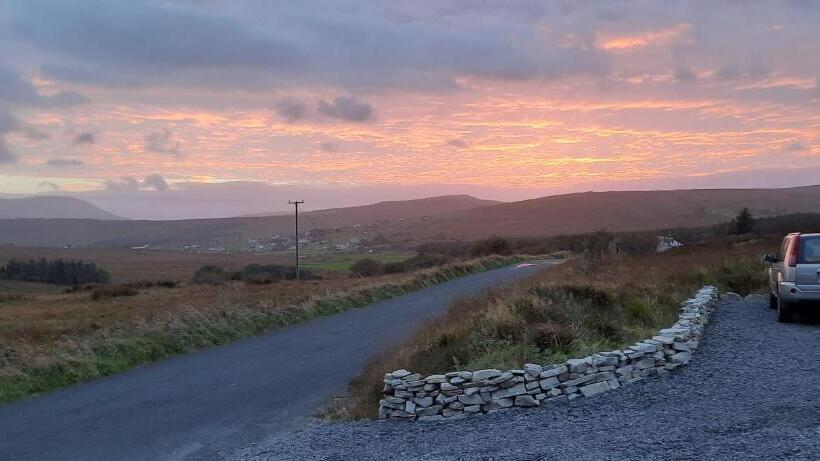 带1个卧室的豪华公寓, Heather House On The Wild Atlantic Way