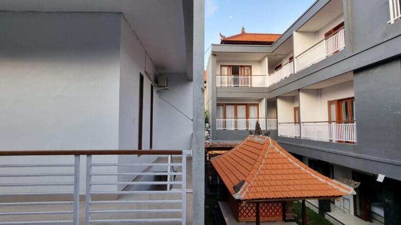Escritório Deluxe, Dukuh Segara Guest House