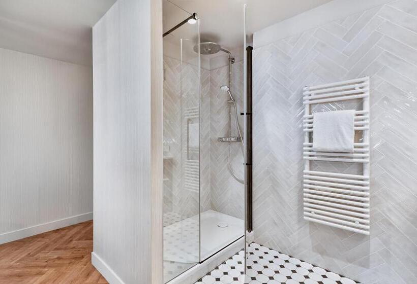 Номер Superior, H4 Hotel Wyndham Paris Pleyel Resort