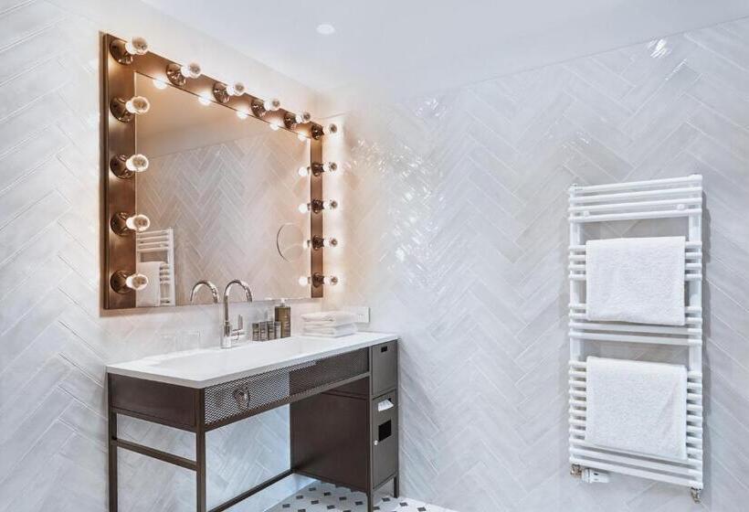 Номер Superior Вид на Город, H4 Hotel Wyndham Paris Pleyel Resort