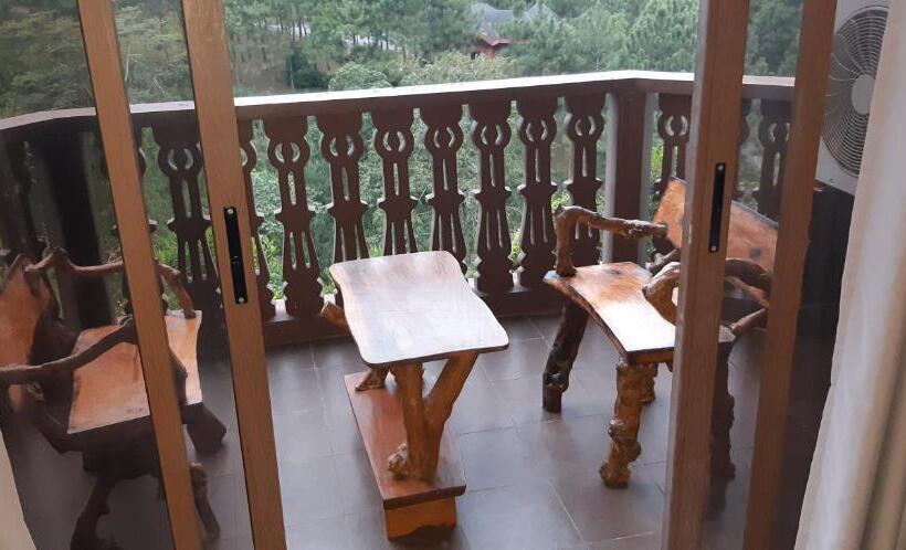 스탠다드 발코니 스튜디오, Carol Crosswinds Tagaytay