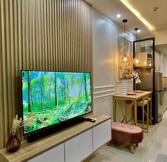 발코니가 있는 스위트, Luxern Suite At S Residences
