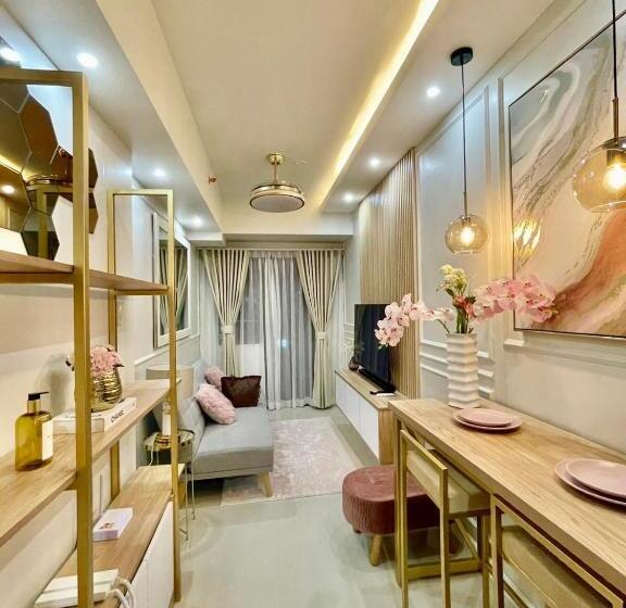 발코니가 있는 스위트, Luxern Suite At S Residences