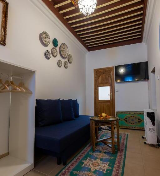 Номер Deluxe, Riad Bin Souaki