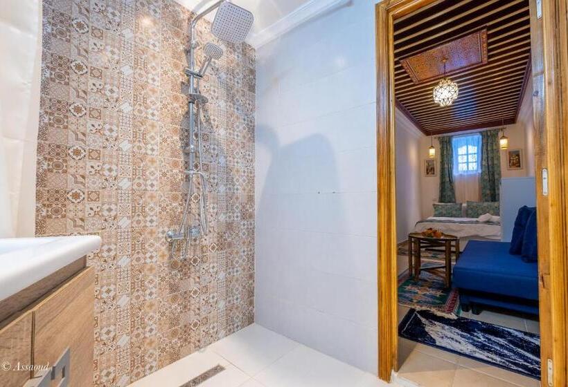 Номер Deluxe, Riad Bin Souaki
