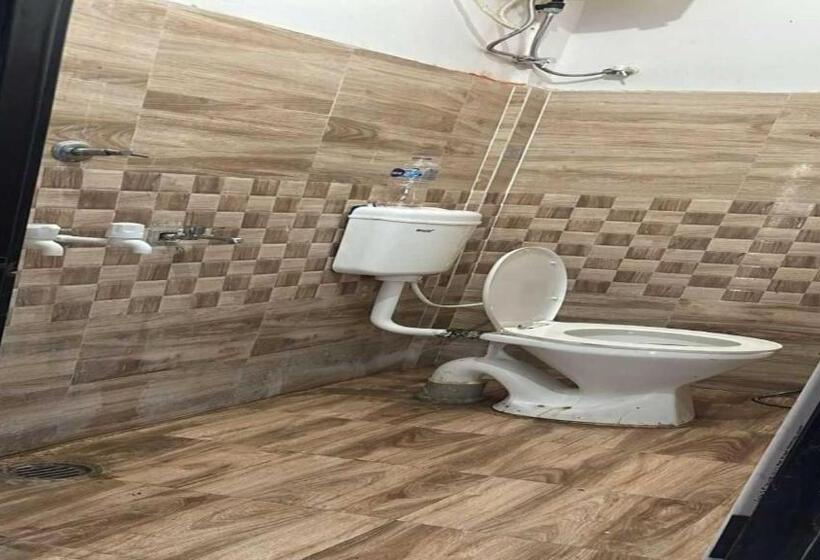 اتاق کلاسیک سه تخته, Oyo Once More Restaurant And Cafe