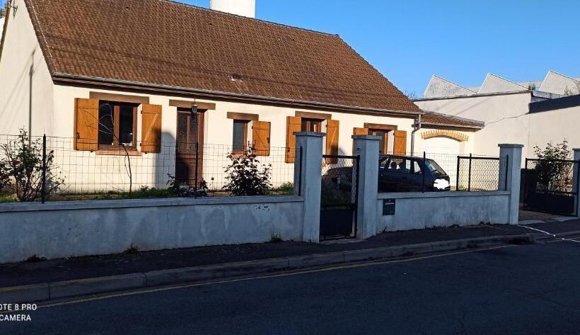 Номер Стандарт Трехместный, Etablissement Commun Avec Chambre Privé Tranquille Avec Jardin A 10 Min A Pied De La Gare De Fleury