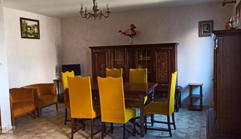 Номер Стандарт, Etablissement Commun Avec Chambre Privé Tranquille Avec Jardin A 10 Min A Pied De La Gare De Fleury