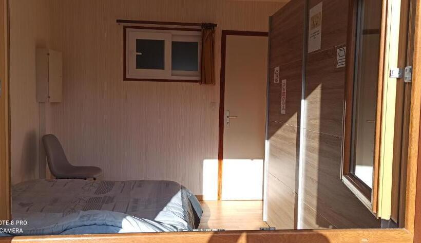 Номер Стандарт, Etablissement Commun Avec Chambre Privé Tranquille Avec Jardin A 10 Min A Pied De La Gare De Fleury