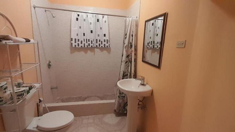 اتاق اکونومی, Guest Suite In Old Harbour