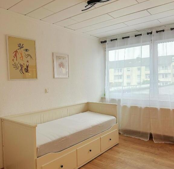 スタンダードトリプルルーム, Zimmer In Reihenhaus Mit Terrasse