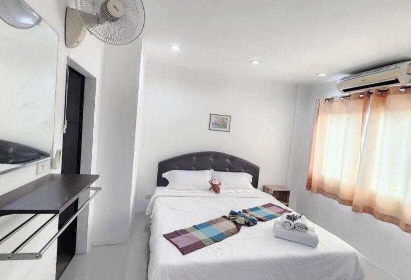 חדר דלוקס יחיד, The Rich Patong