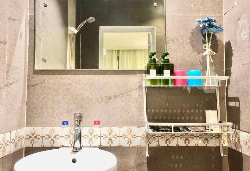 Номер Стандартный Кровать Куин, Lazzy Inn
