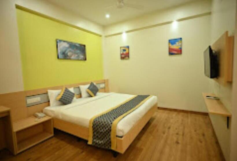 Люкс Повышенной Комфортности, City Centre Latur   Lodging & Restaurant Latur