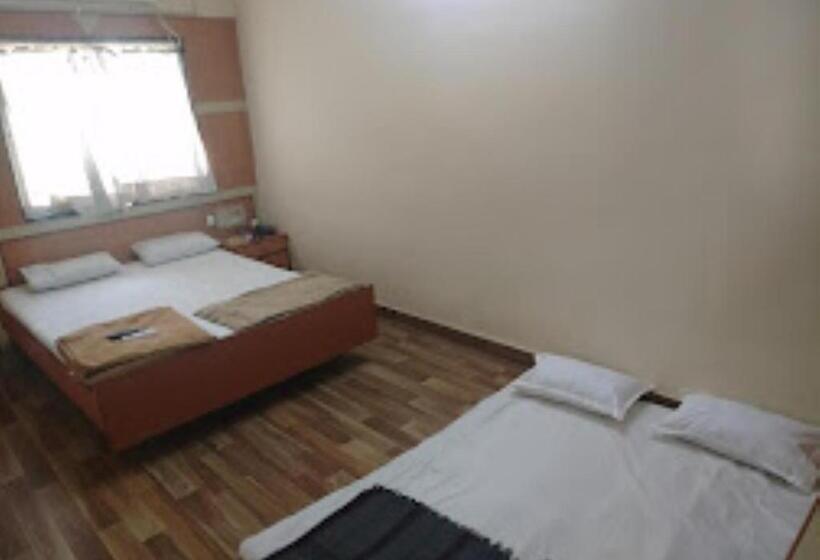 Номер Deluxe, Sangram Palace Shirur