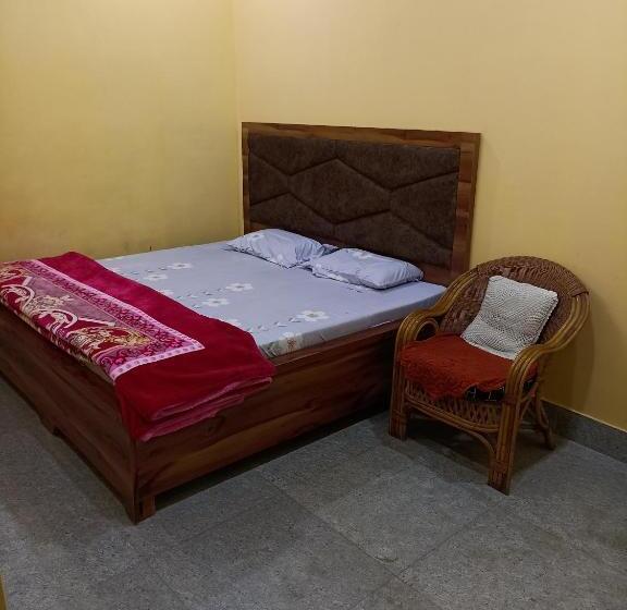 Номер Стандарт, Shri Hit Radha Mohan Dham