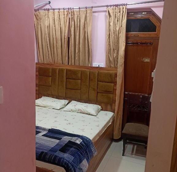 Номер Deluxe, Shri Hit Radha Mohan Dham